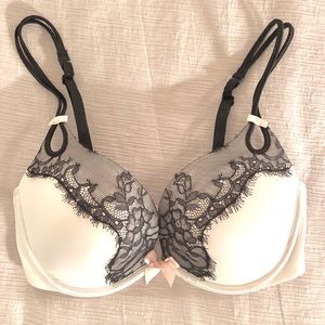Victoria’s Secret Plunge Push-up Bra 32D